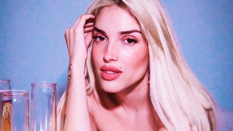 VIRAL: Le robaron la ropa interior a Elena Rose durante un concierto en Washington (VIDEO)