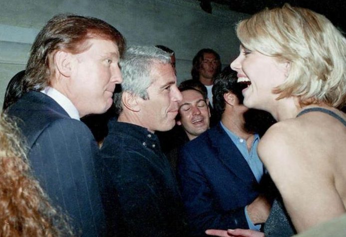 Revelan nuevas FOTOS del patrimonio de Jeffrey Epstein que muestran a Donald Trump, Bill Clinton y otros