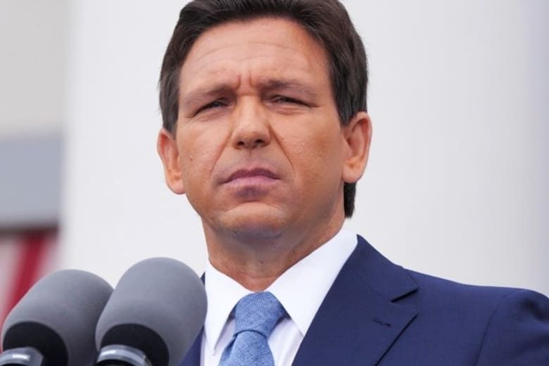 Malas noticias para migrantes en Florida: Ron DeSantis firmó otra emergencia por “extranjeros ilegales”
