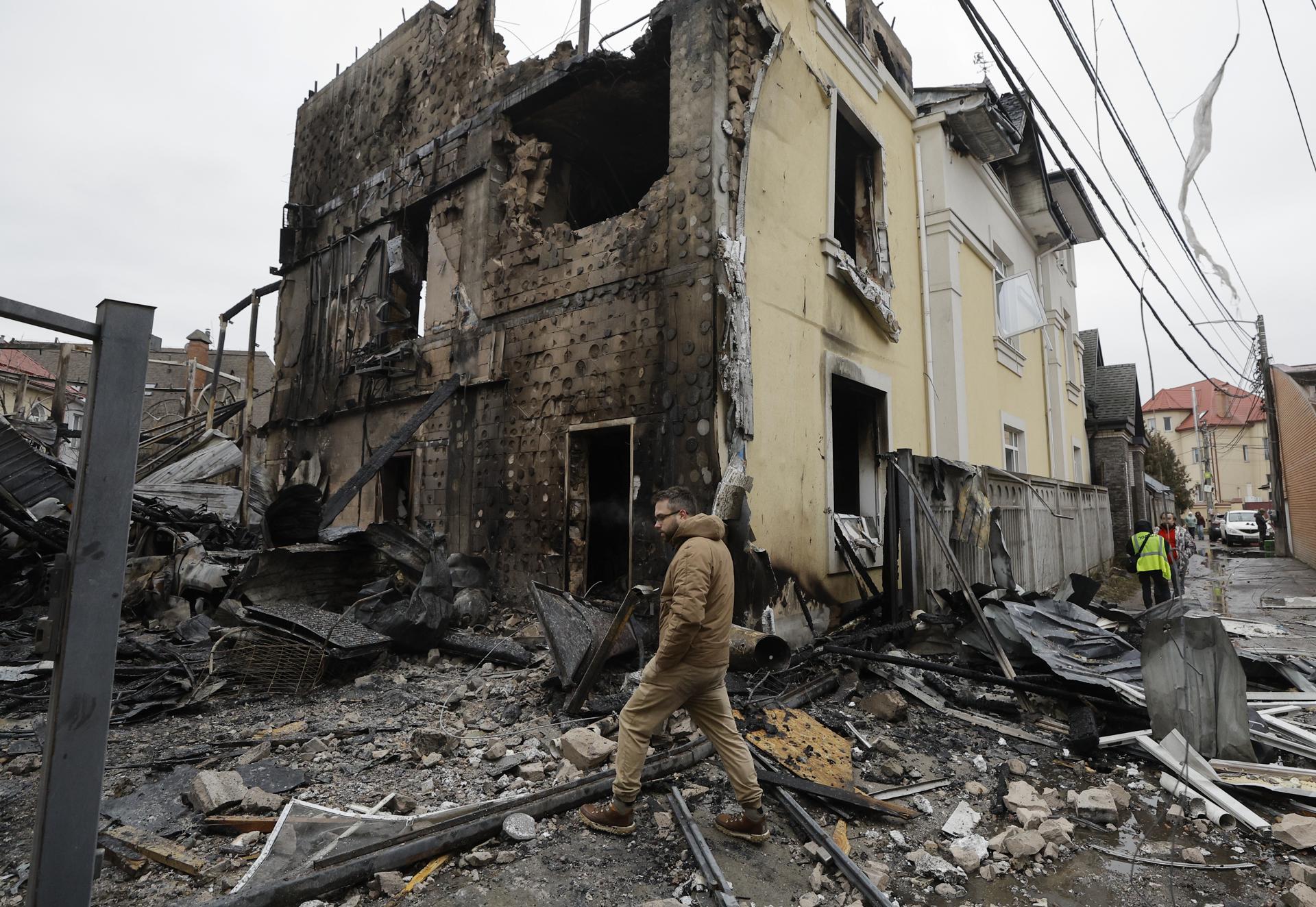 Zelenski alertó que Putin responde con misiles y drones a los intentos por lograr la paz