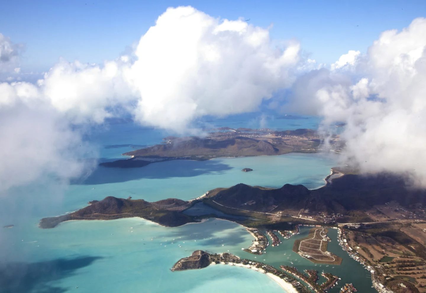 EEUU sumó dos países del Caribe a su lista de prohibición de viajes: los motivos de la Casa Blanca