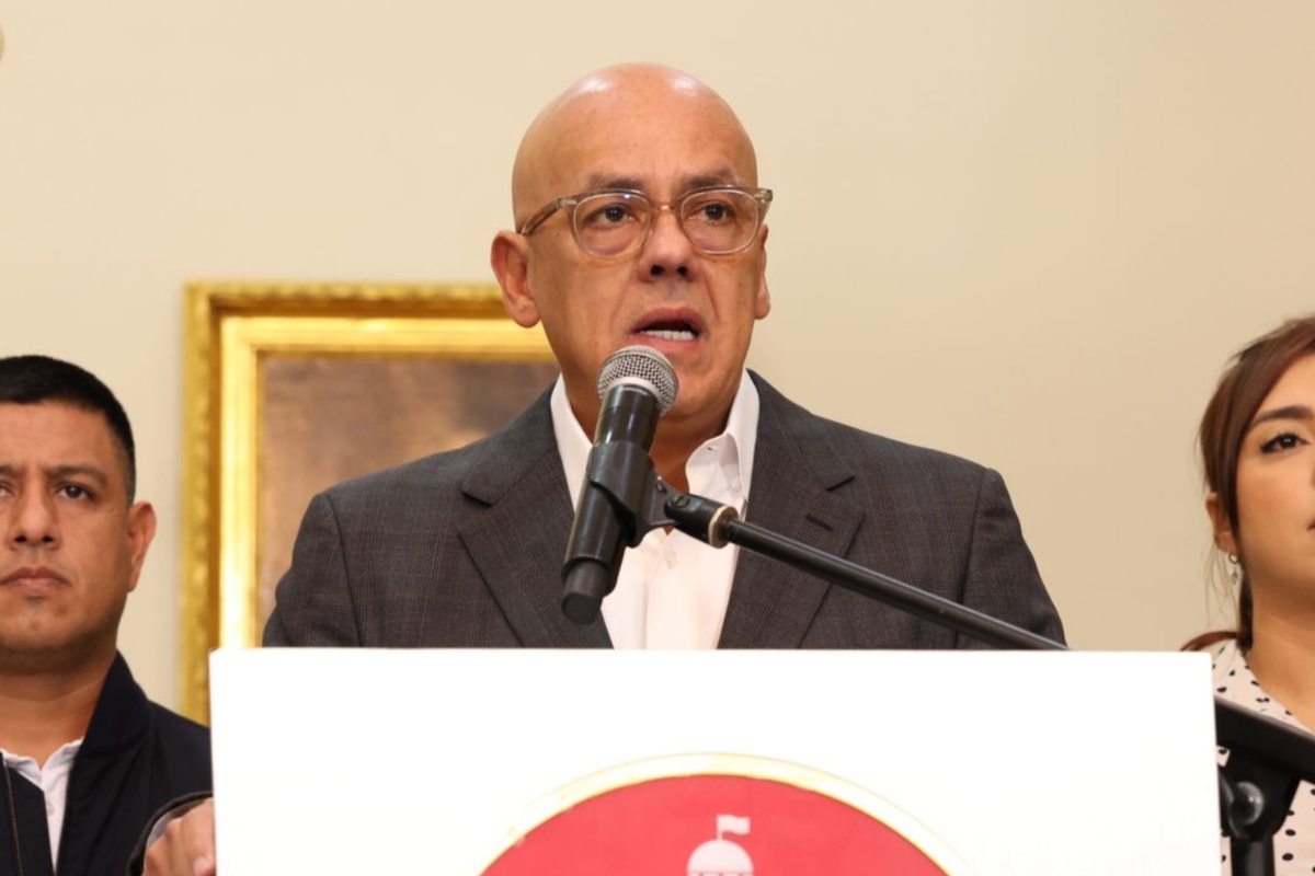 VIDEO: La cara que puso Jorge Rodríguez cuando le preguntaron por la llamada entre Donald Trump y Nicolás Maduro