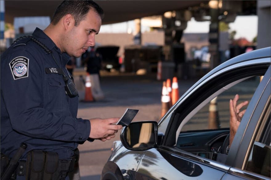 Intentaron abandonar EEUU con un cargamento de armas, pero la CBP descubrió su plan