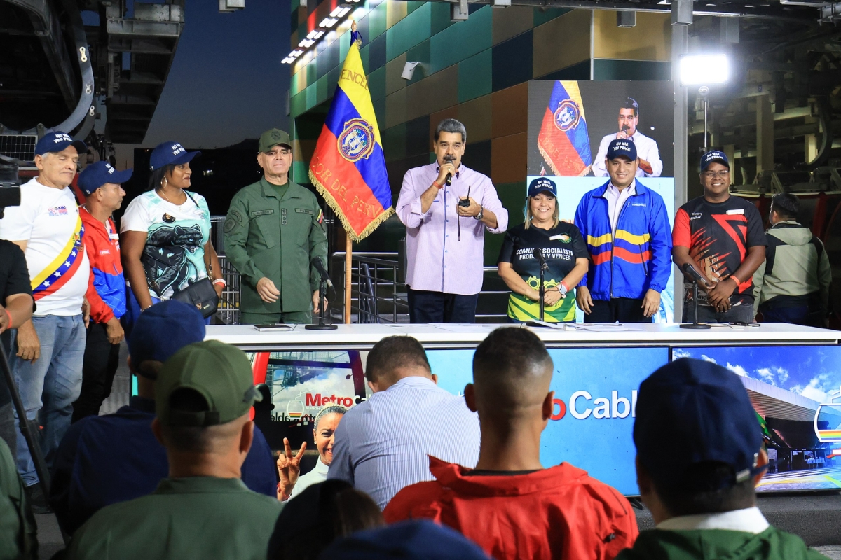Maduro le volvió a "pedir cacao" a los militares de Colombia para que defiendan al chavismo