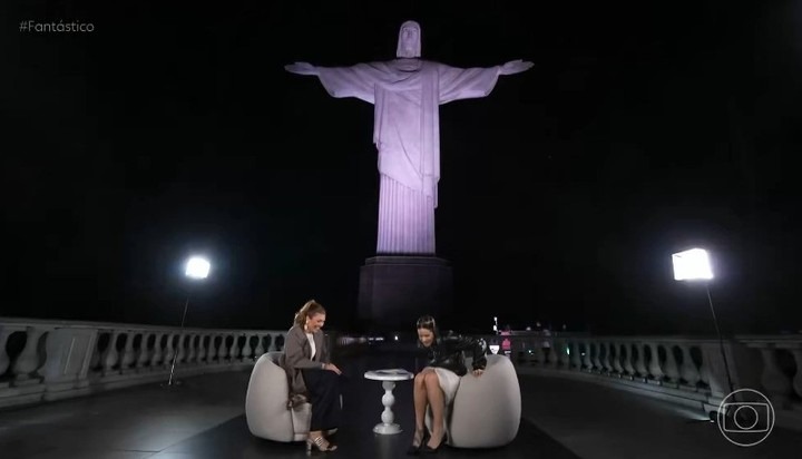 Rosalía se vuelve viral tras inesperado encuentro con una cucaracha en entrevista