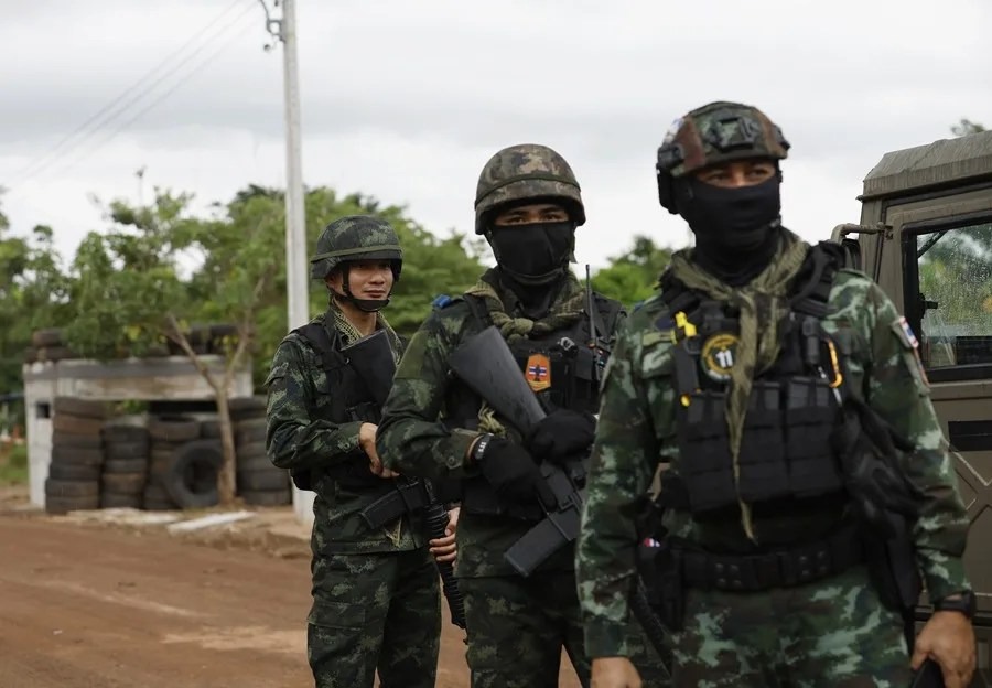 Tailandia lanzó ataques aéreos en la frontera con Camboya tras la muerte de un soldado