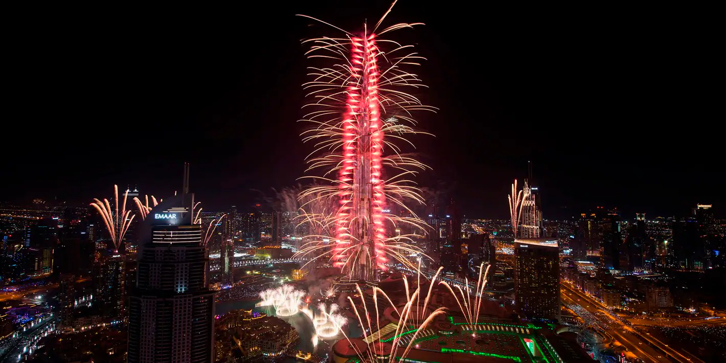 Dubái celebró la llegada del Ano Nuevo con espectáculo de fuegos artificiales en el Burj Khalifa (VIDEO)