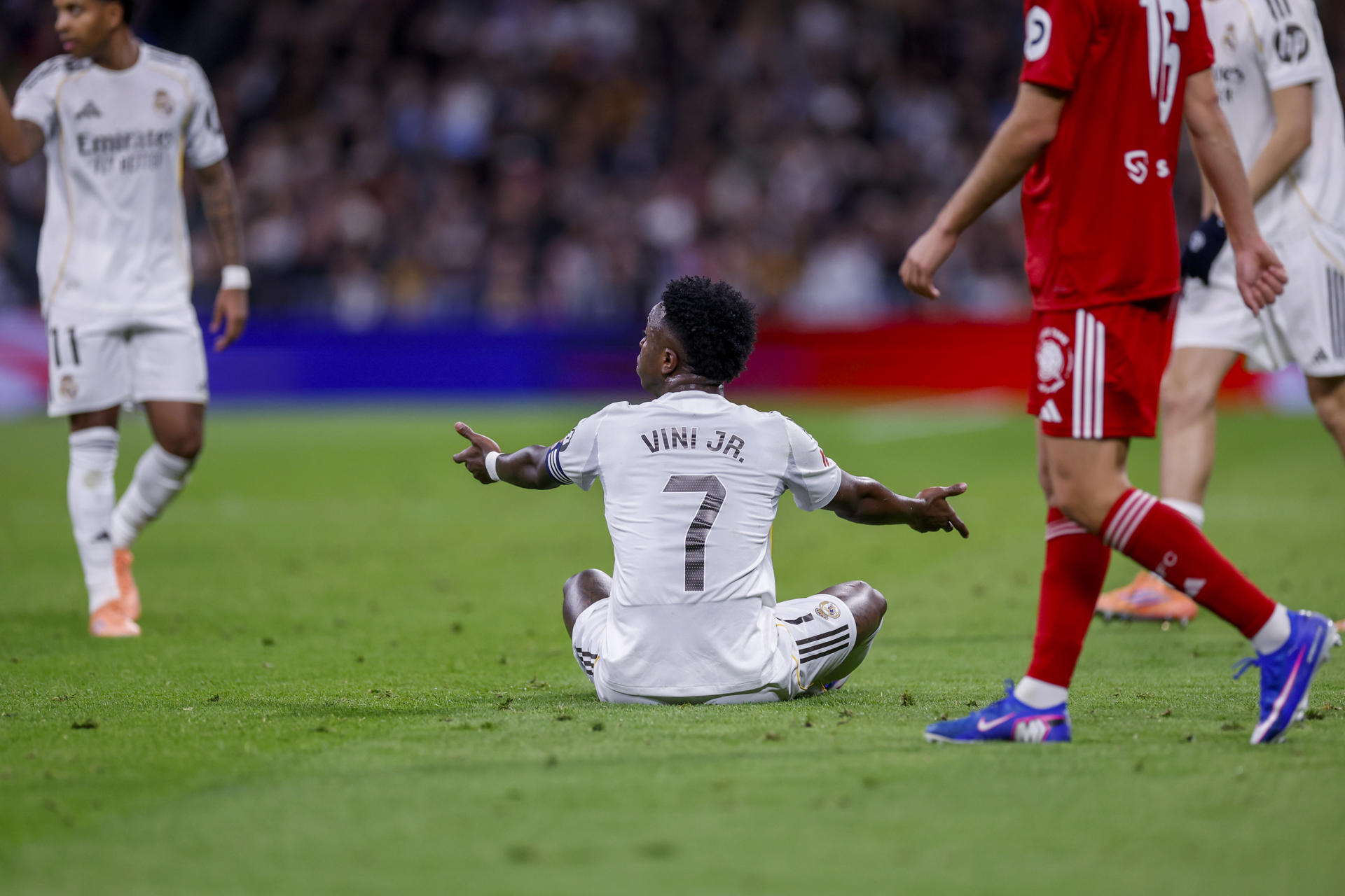 Vinícius cambió foto de perfil en redes tras ser pitado en el Bernabéu