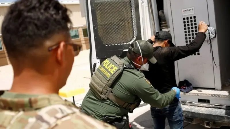 Cifra récord: autoridades migratorias de EEUU mantienen detenidas a más de 70 mil personas