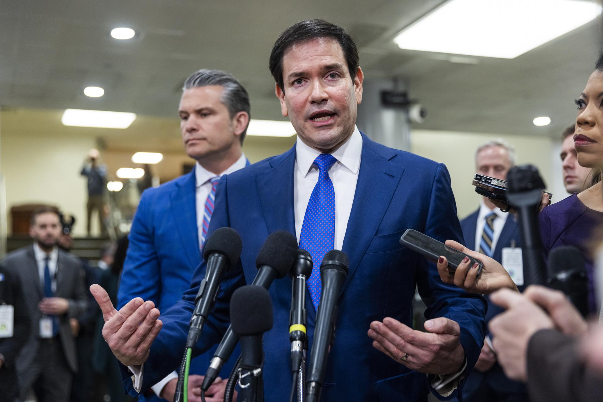 Congresistas demócratas alertan a Marco Rubio del "desastre" que traería bombardear México