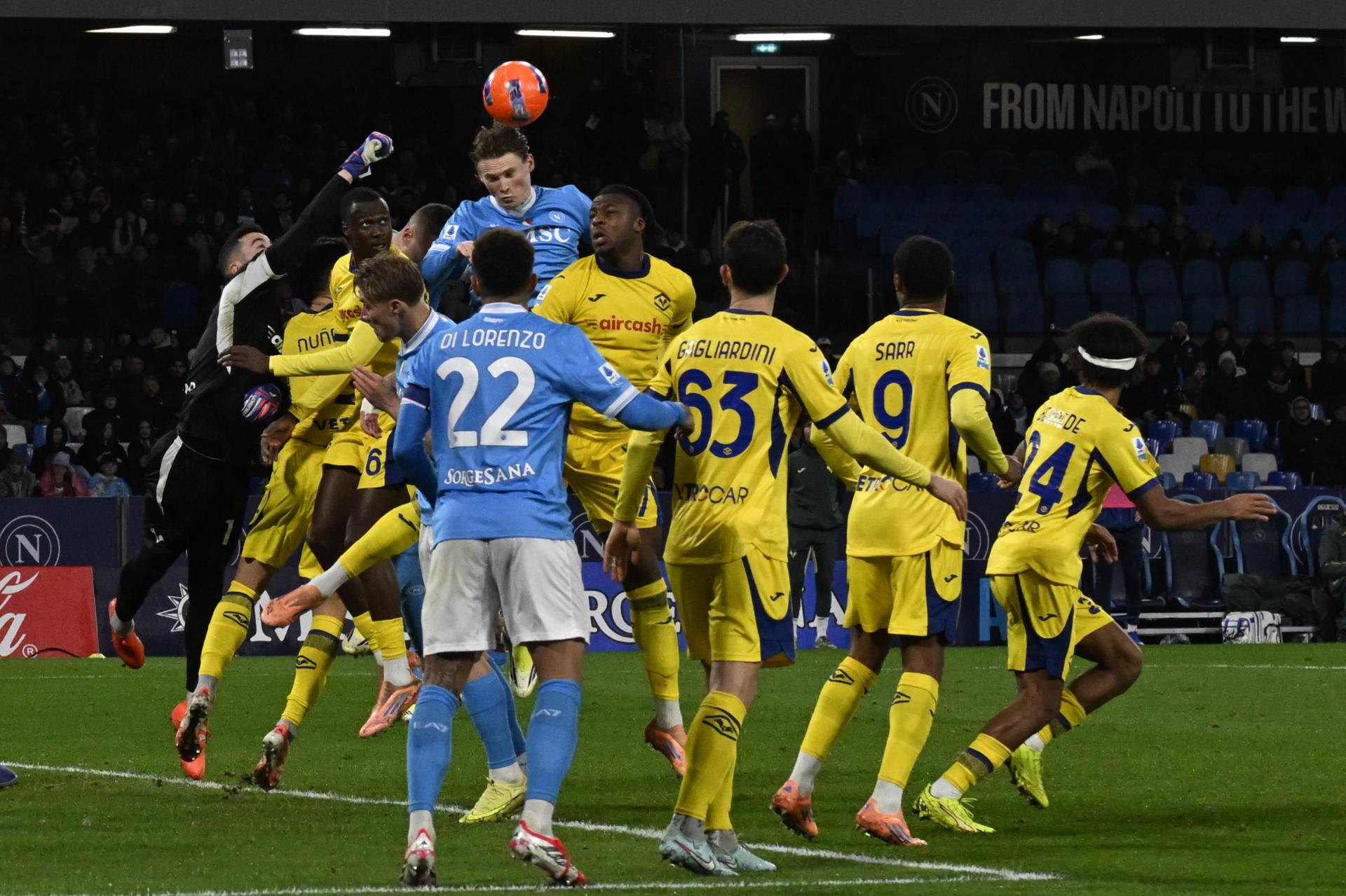 Empate amargo del Napoli ante Hellas Verona dejó el liderato en bandeja para Inter y Milan