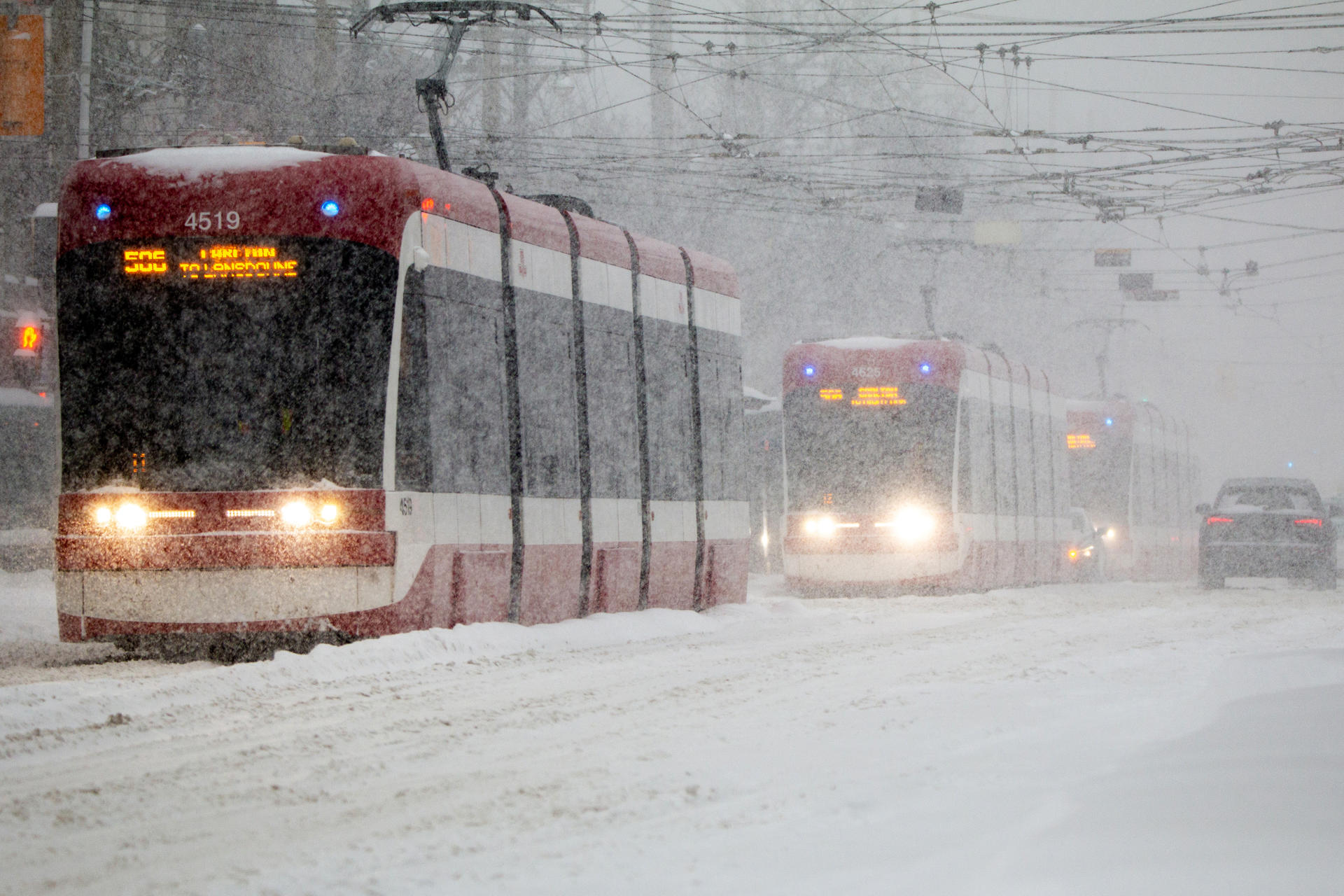 Toronto, la mayor ciudad canadiense, paralizada por la caída de 60 centímetros de nieve