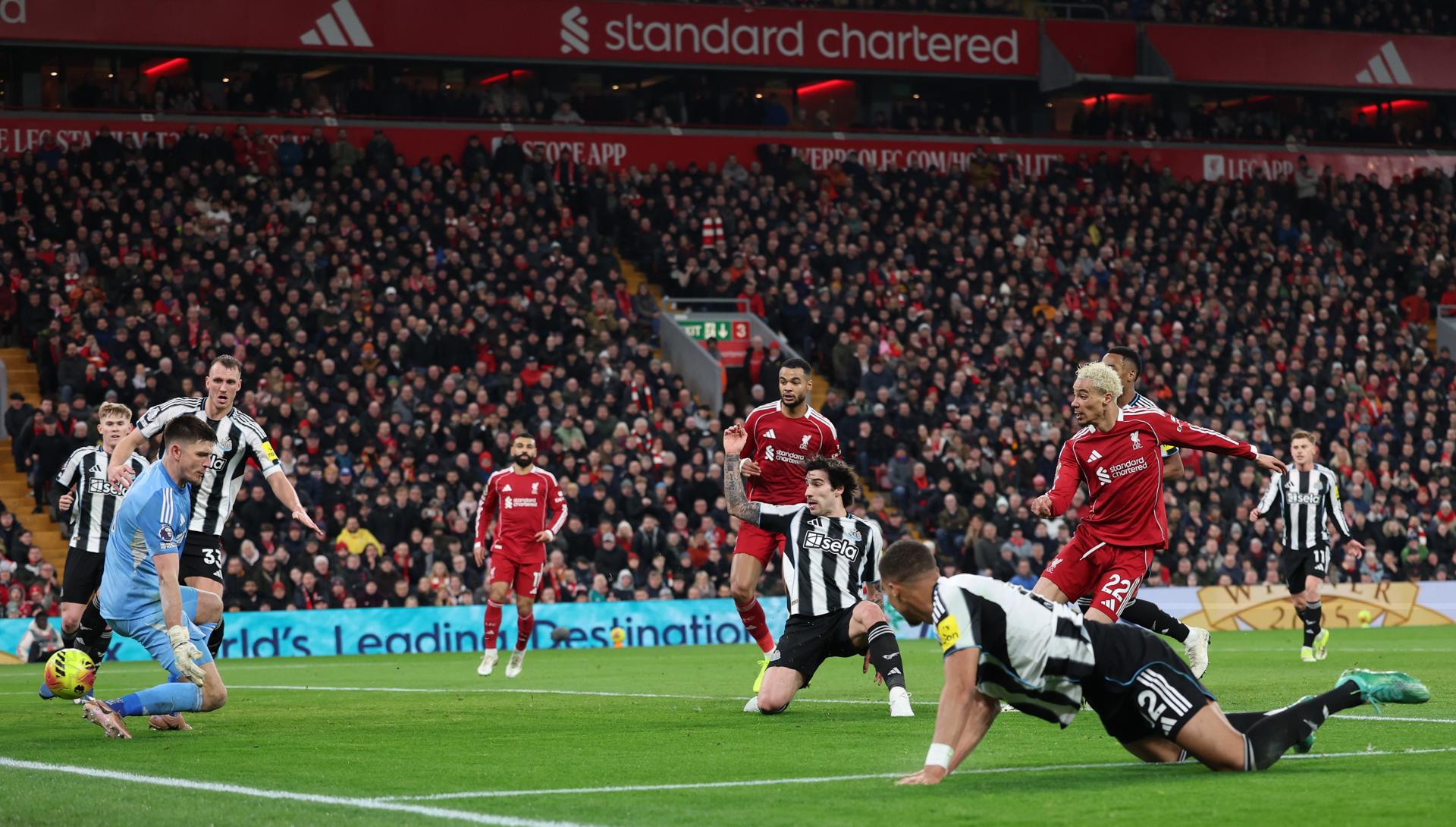 Liverpool brilló con goleada al Newcastle para reafirmar su ascenso en la Premier