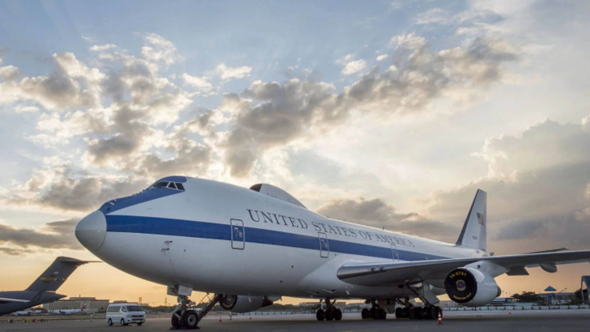 Así es el avión del "juicio final" de Donald Trump: un búnker nuclear en el aire