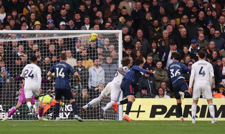 Arsenal destrozó al Leeds y mantiene viva la ilusión de conquistar la Premier League