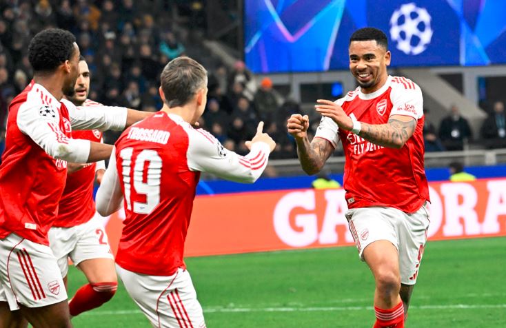Arsenal derrotó al Inter para mantener su invicto y acercarse a los octavos en Champions