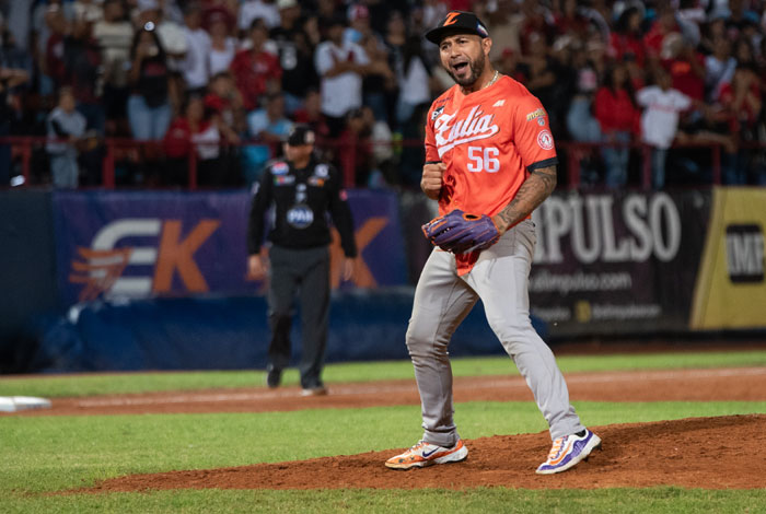 Águilas mantiene vivas sus esperanzas en la postemporada con victoria sobre Cardenales