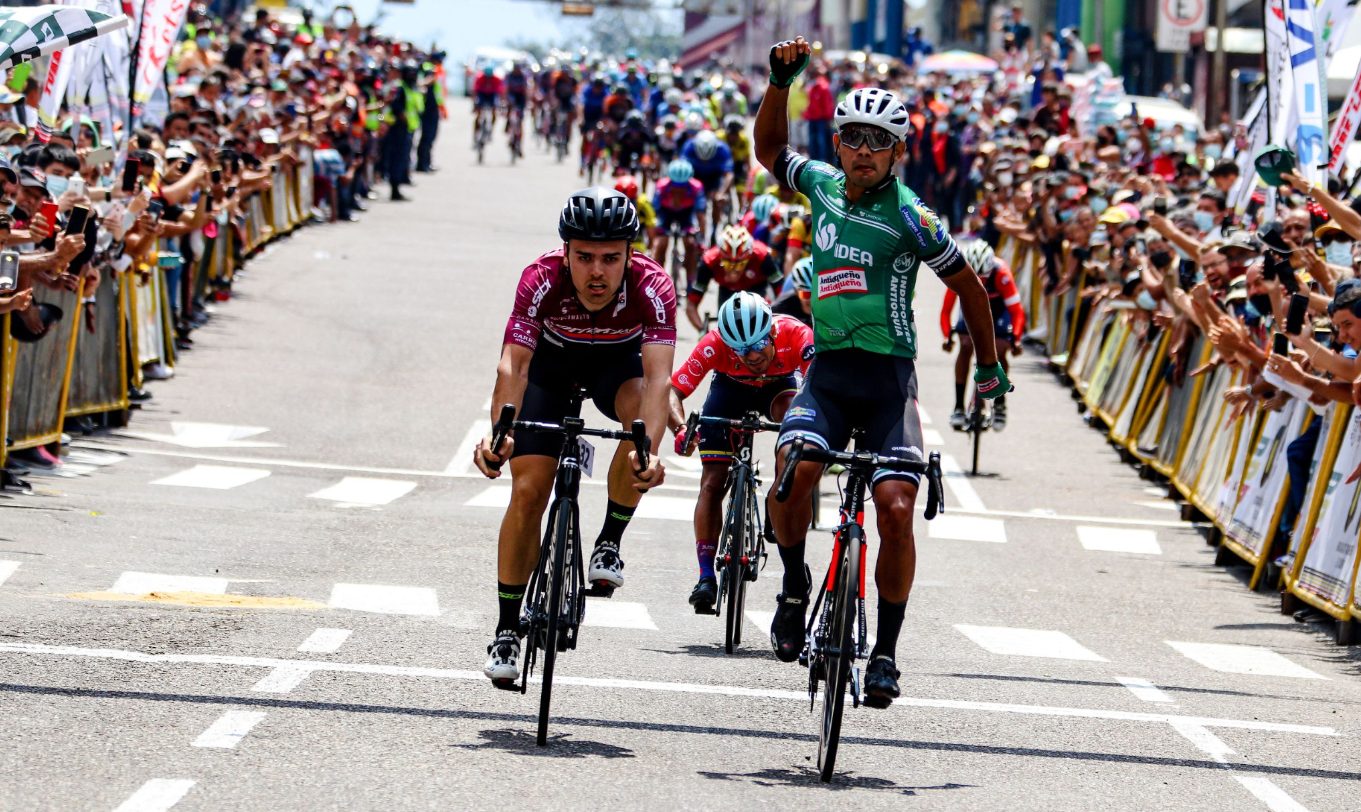 Ciclistas de la Vuelta al Táchira abandonan la carrera ante el mal estado de las vías