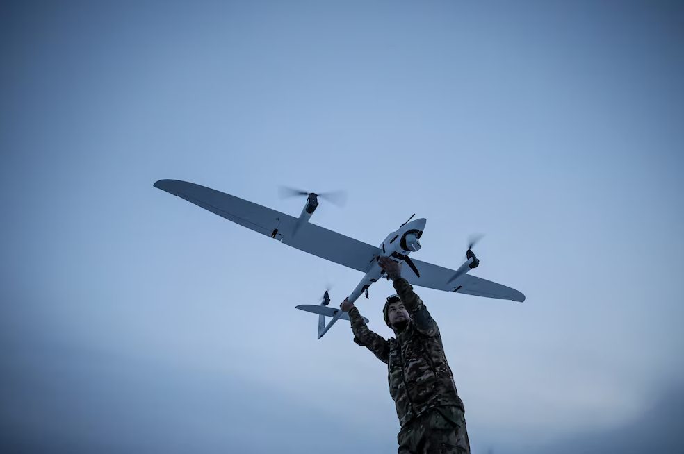 VIDEO: drones ucranianos impactaron depósito de crudo y causaron fuerte incendio en Rusia