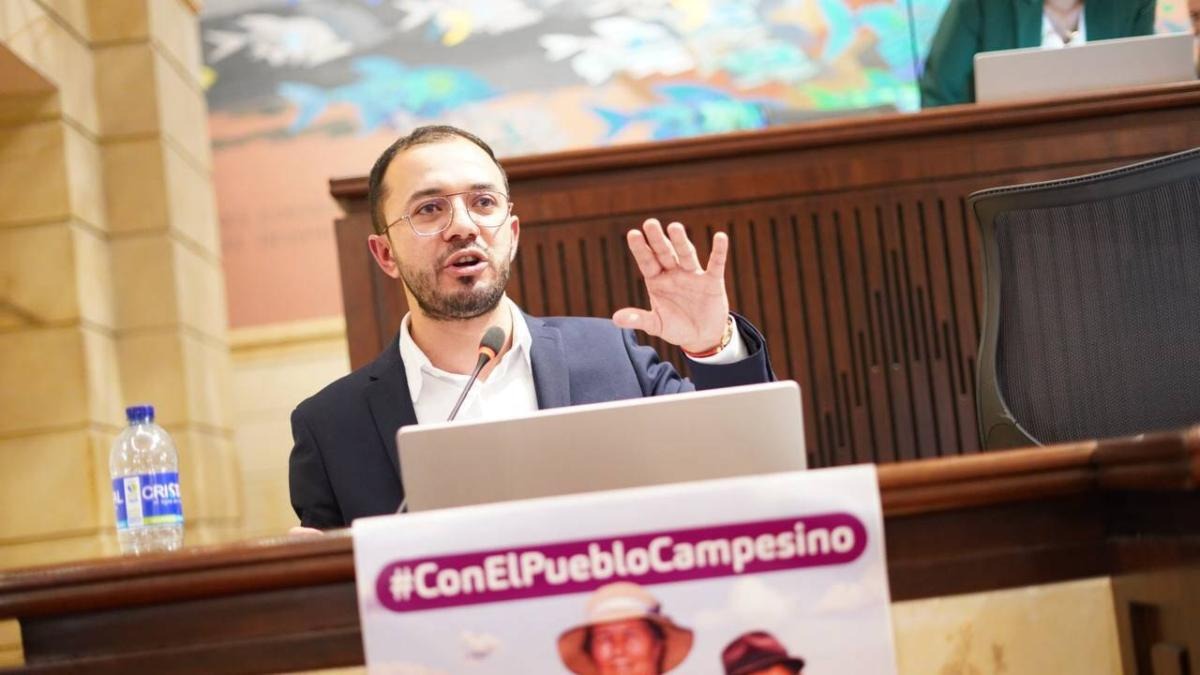 Congresista colombiano viajaba entre los pasajeros del avión de Satena desaparecido