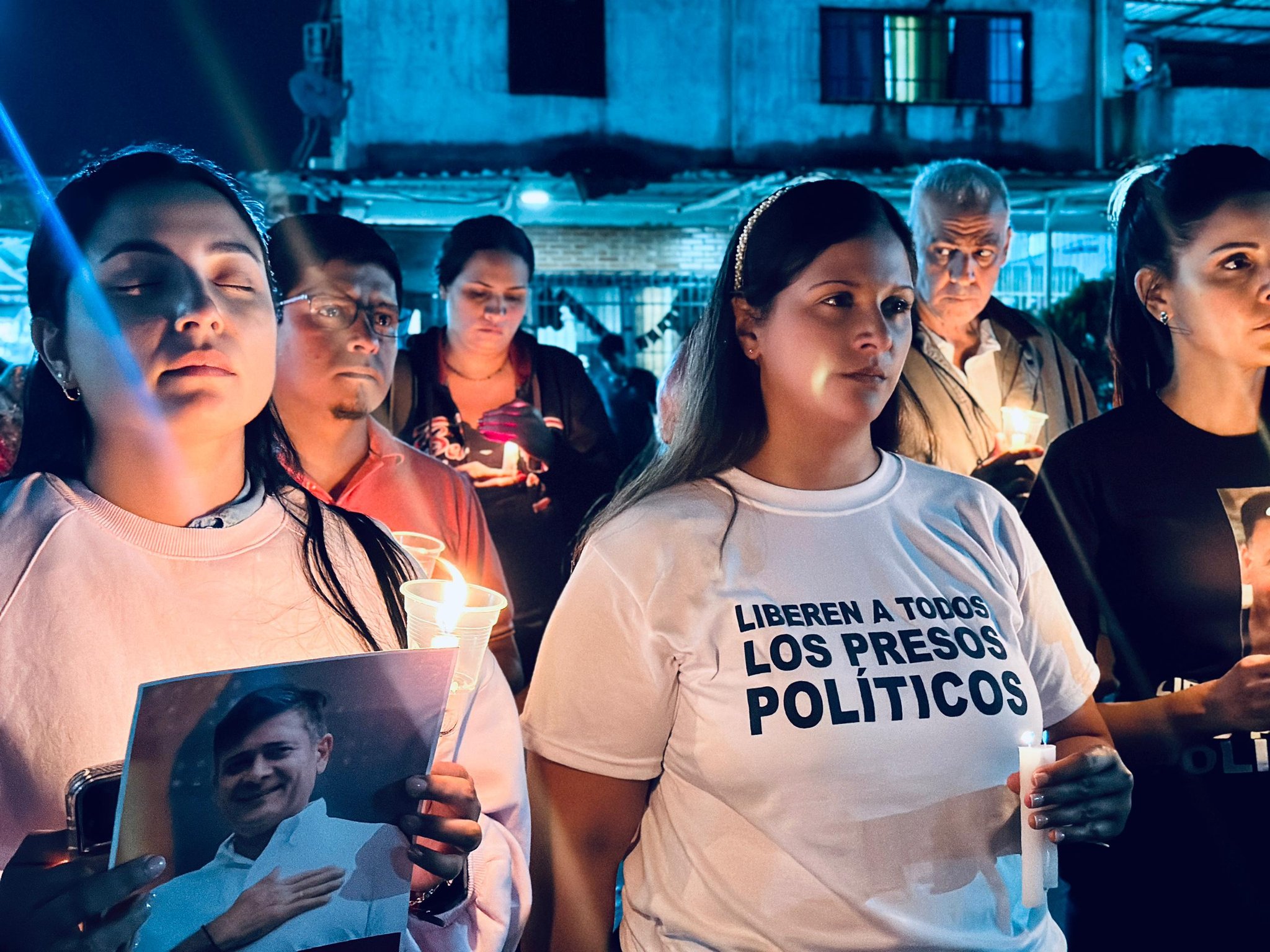 “La fe no claudica ante el cansancio”: Familias cumplieron 23 noches de vigilia frente a El Rodeo I
