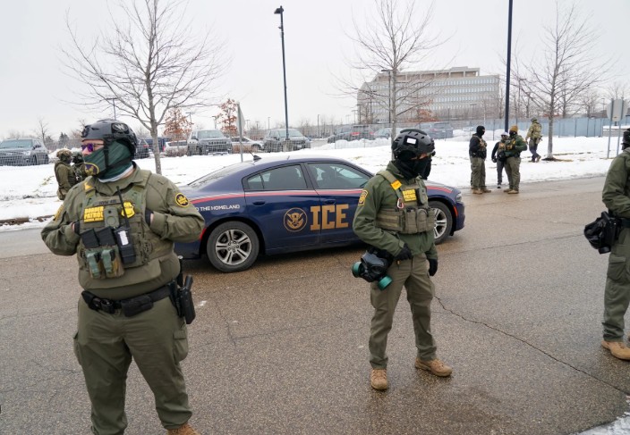 ¿Podría ser condenado el agente de ICE que mató a una mujer en Mineápolis?