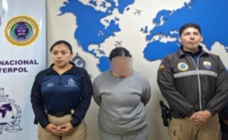 EEUU deporta a Ecuador a presunta cabecilla de grupo que traficó 20 toneladas de droga