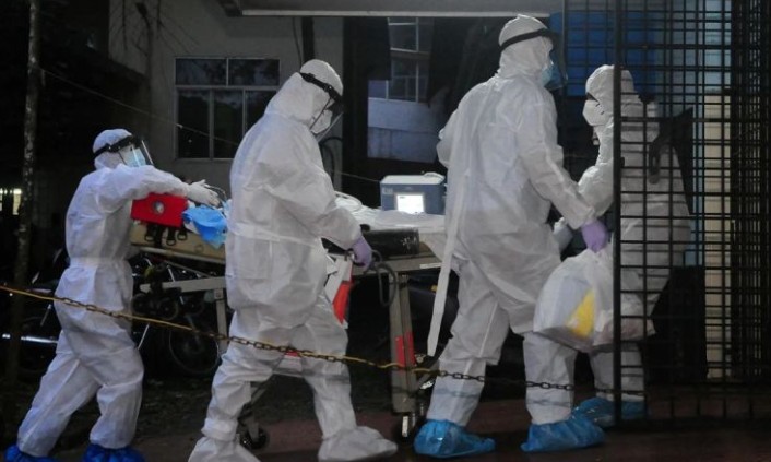 La India emite una alerta por un nuevo brote del virus Nipah con casi 200 confinados