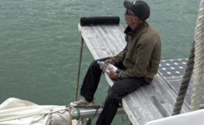 Condenan a cinco años a un estadounidense que viajó a Rusia en un yate para unirse a su novia