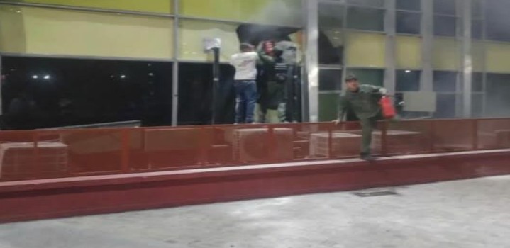 Conato de incendio en la sede principal del CNE la noche de este #27Ene (Fotos)