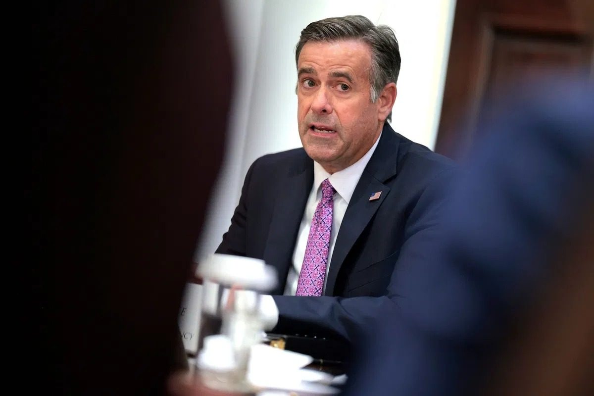 Revelan FOTO del director de la CIA junto a Delcy Rodríguez en Caracas