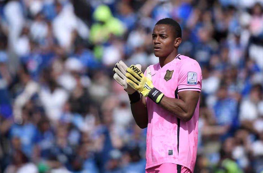 Portero venezolano Wuilker Faríñez reforzará a un histórico equipo de Colombia