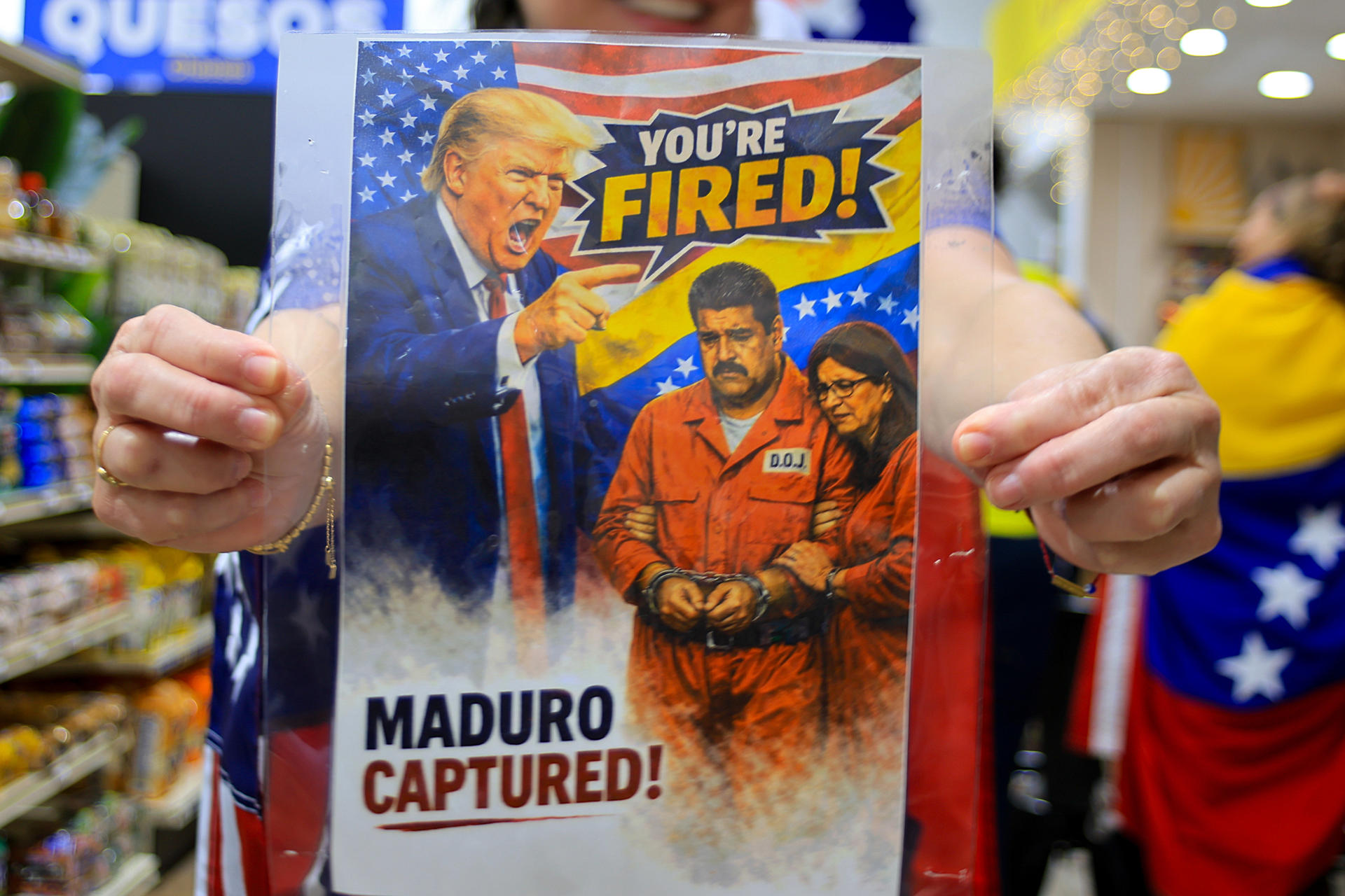 VIDEO: el gesto de Maduro con sus manos esposadas mientras la DEA lo custodiaba