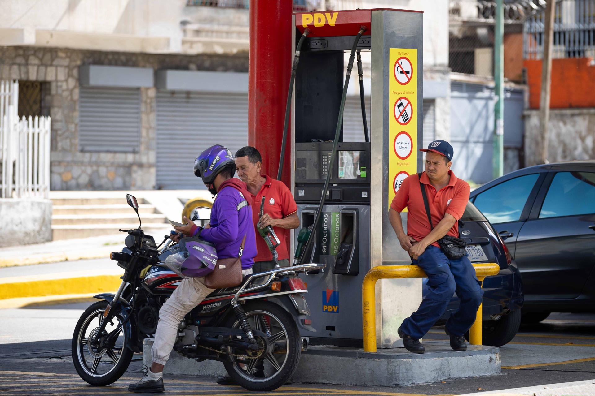 Operadores de gasolineras venezolanas declararon emergencia por ingresos mínimos