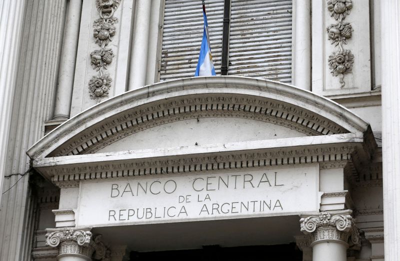 Banco Central de Argentina compró dólares por primera vez tras nueva fase en programa monetario