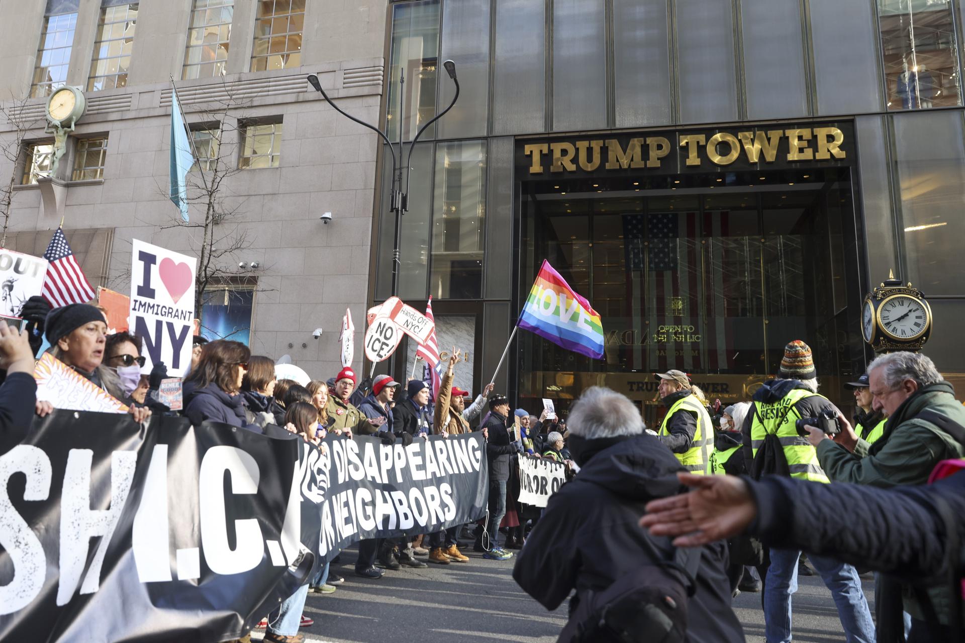 Trump insiste en retirar fondos a ciudades con políticas para proteger a migrantes