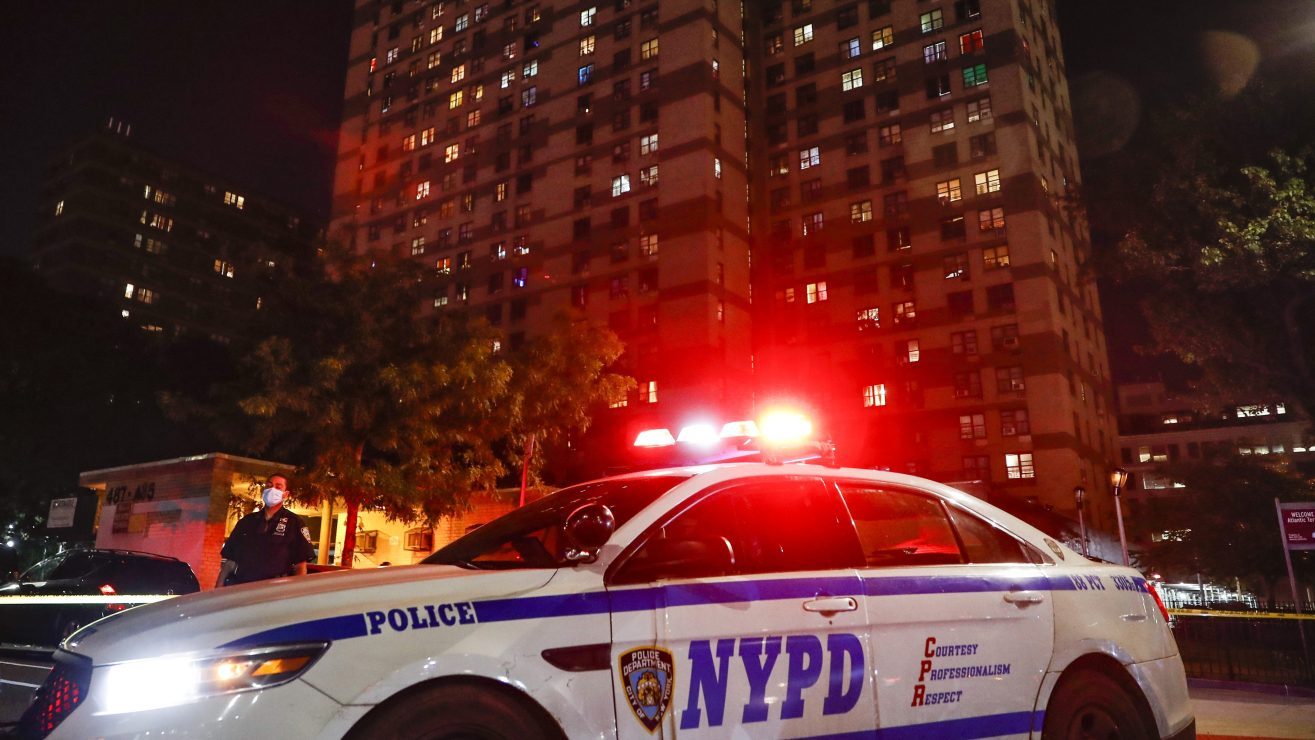 Hallaron muerta a una recién nacida dentro de una bolsa en apartamento de Brooklyn