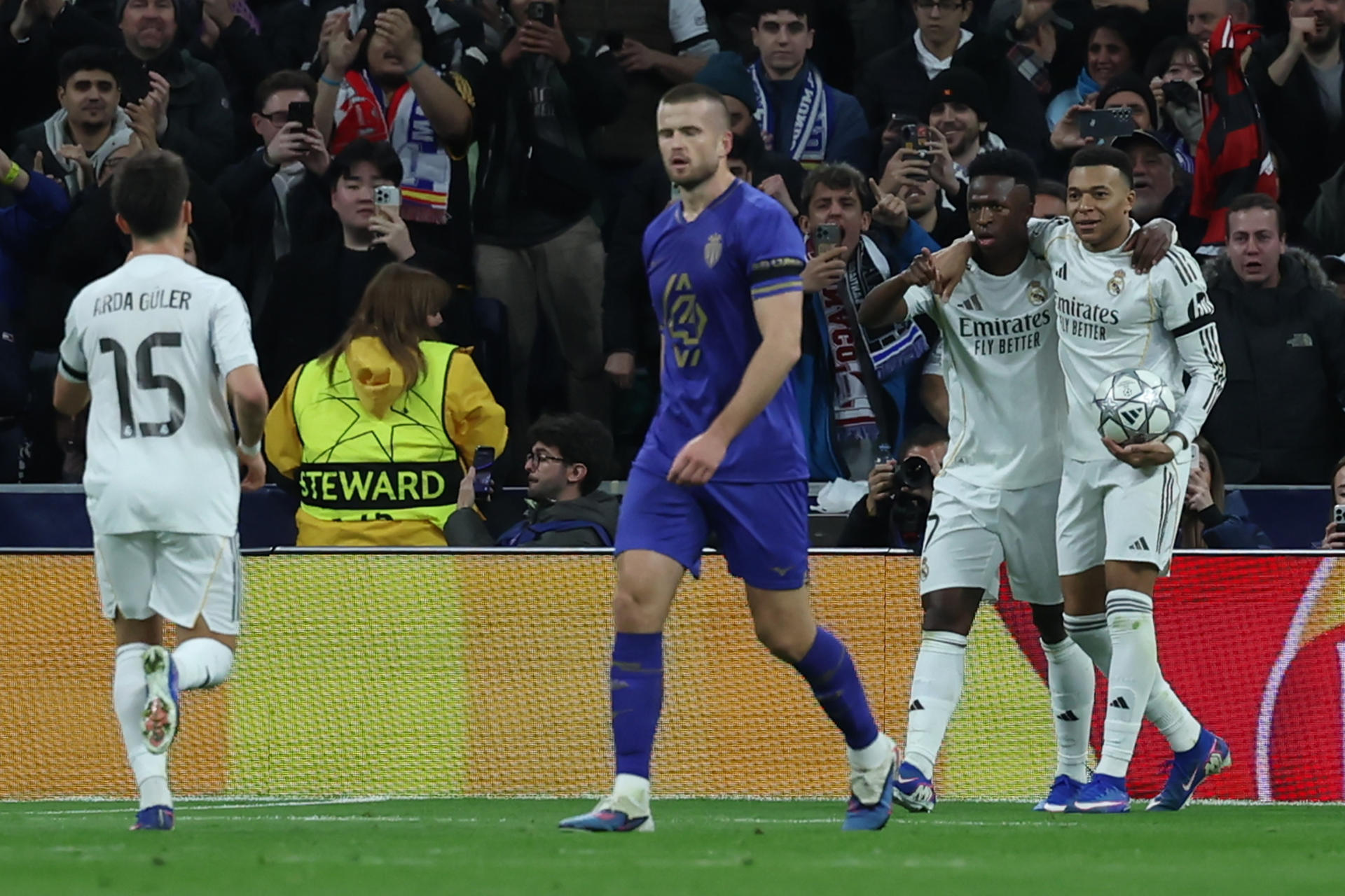 Vinícius se redimió y el Real Madrid arrasó al Mónaco en Champions