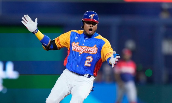 Como todo un gigante: Luis Arráez pactó con San Francisco por un año