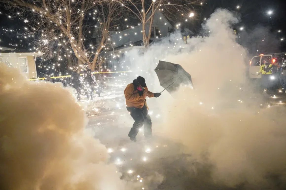 Estallaron enfrentamientos en Minneapolis luego de que un agente federal disparara a un inmigrante venezolano