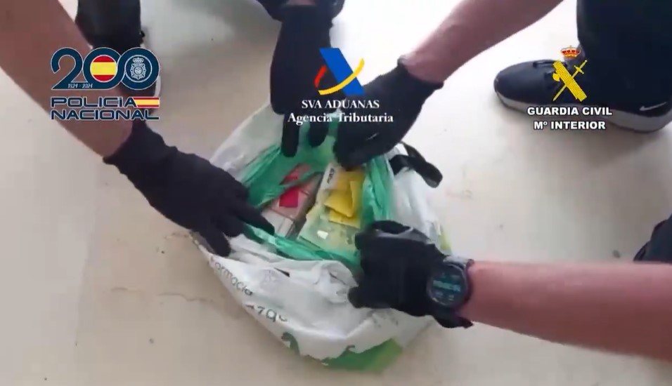 Cayeron tres redes criminales que introducían en España cocaína de Colombia (VIDEO)