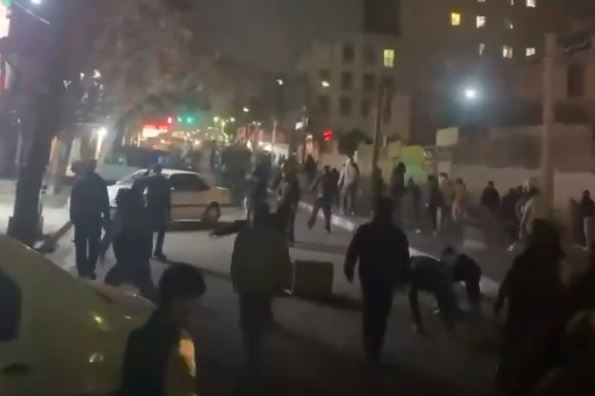 Los iraníes llevan seis días consecutivos protestando en las calles contra el régimen pese a la represión