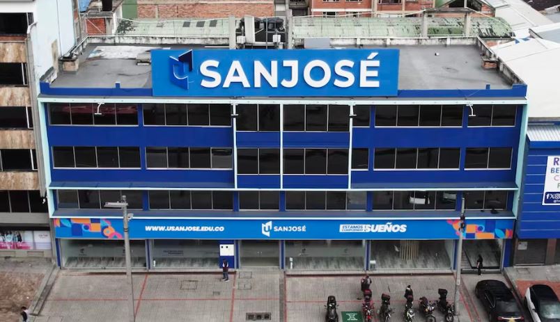 Escándalo en Colombia: Universidad habría dado títulos fraudulentos a 24 contratistas del Gobierno