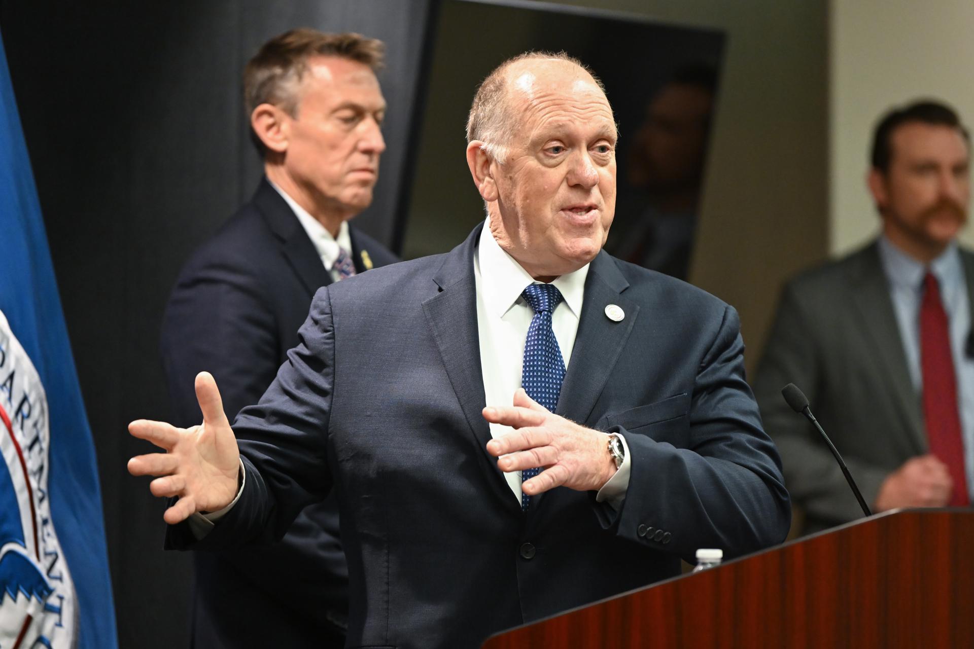 El zar de la frontera de Trump retira 700 agentes del ICE de Mineápolis