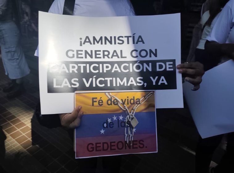 Familiares se concentraron en el Palacio de Justicia en Caracas exigiendo libertad para los presos políticos
