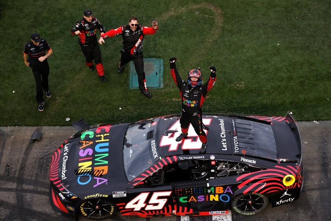 Michael Jordan también triunfa en el automovilismo: su equipo ganó las 500 millas de Daytona (VIDEO)