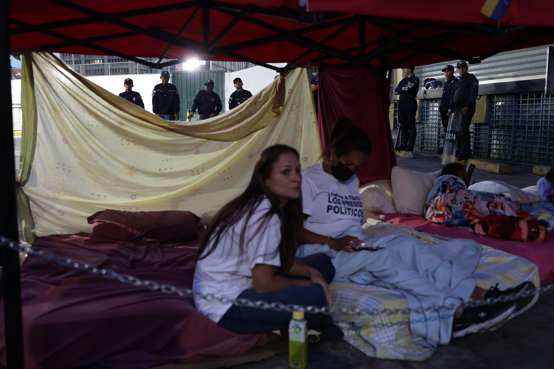 Grave emergencia en Zona 7: Familiar de un dirigente de Vente Venezuela se descompensó (VIDEOS)