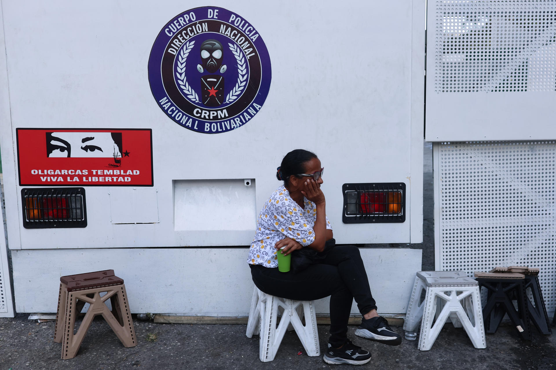 VIDEO: la desgarradora reacción de la madre de un preso político en El Rodeo I a la Ley de Amnistía