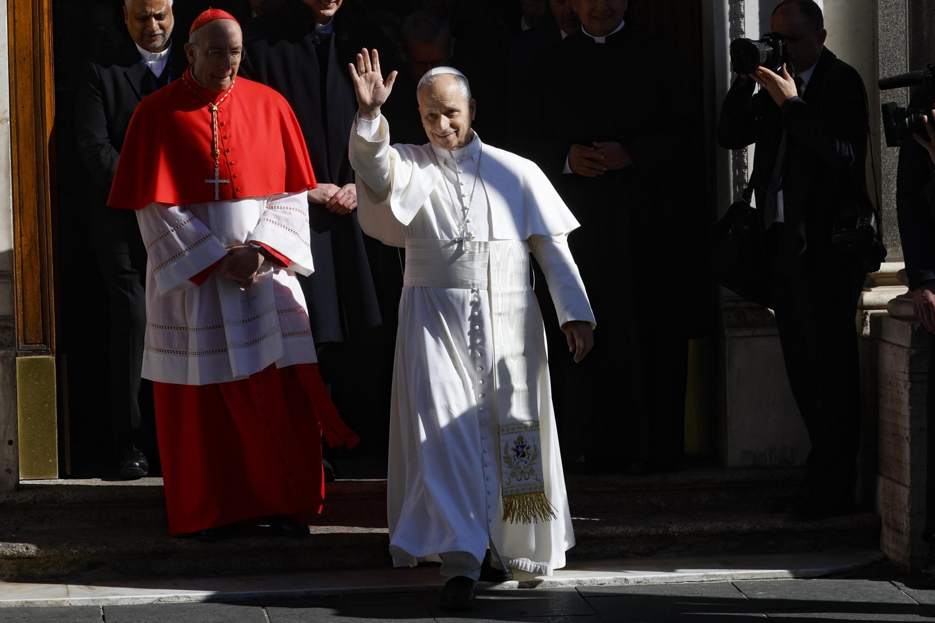 El papa León XIV instó a los fieles apagar un poco el teléfono y dedicar tiempo a los necesitados