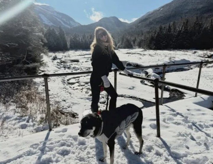 Excursionista murió congelada en Nueva York y los rescatistas encontraron a su perro velándola
